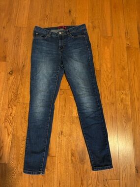 Women’s size 8 Jennifer Lopez skinny jeans